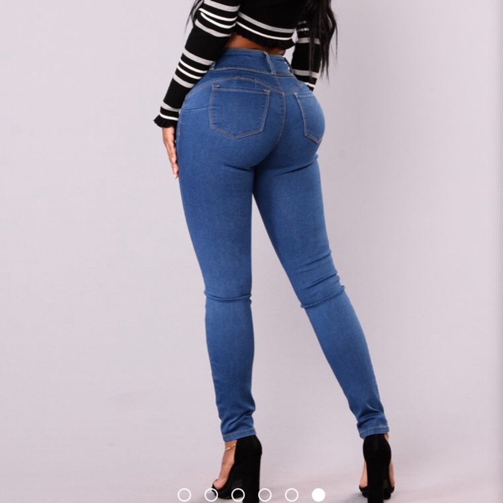 Fashion Nova Round Of Applause Booty Shaped Jeans